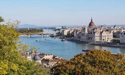 Cengiz Aytmatov'un ismi Budapeşte'de parka verildi