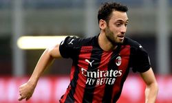 Hakan Çalhanoğlu İtalya'da aralık ayının futbolcusu seçildi