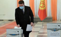 Kırgızistan'da halk erken cumhurbaşkanlığı seçimleri ve ülkenin yönetim şeklini belirlemek için sandık başına gitti