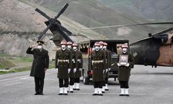 Pençe-Yıldırım Operasyonu'nda şehit olan asker için Hakkari'de tören düzenlendi
